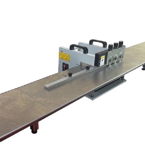 自動(dòng)貼膜機(jī)廠家創(chuàng)威分析背光源貼膜機(jī)迎來(lái)新的機(jī)遇